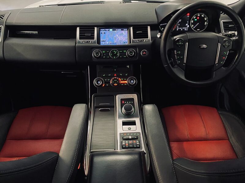 View LAND ROVER RANGE ROVER SPORT SDV6 HSE RED