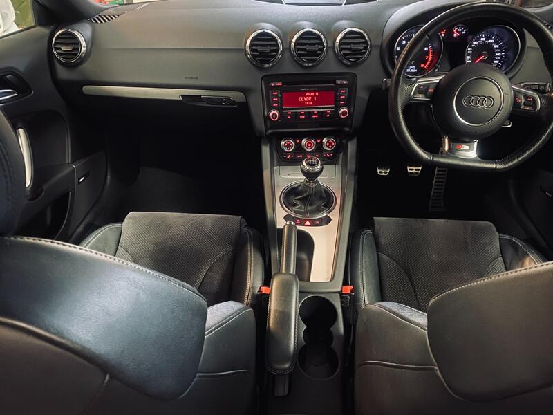 View AUDI TT 2.0 TFSI BLACK EDITION 