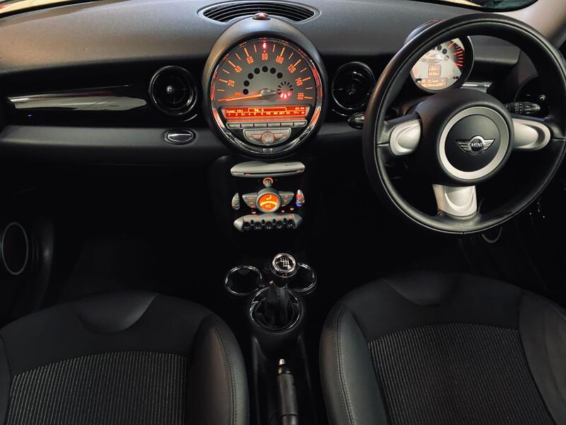 View MINI HATCH 1.6 Cooper Hatch