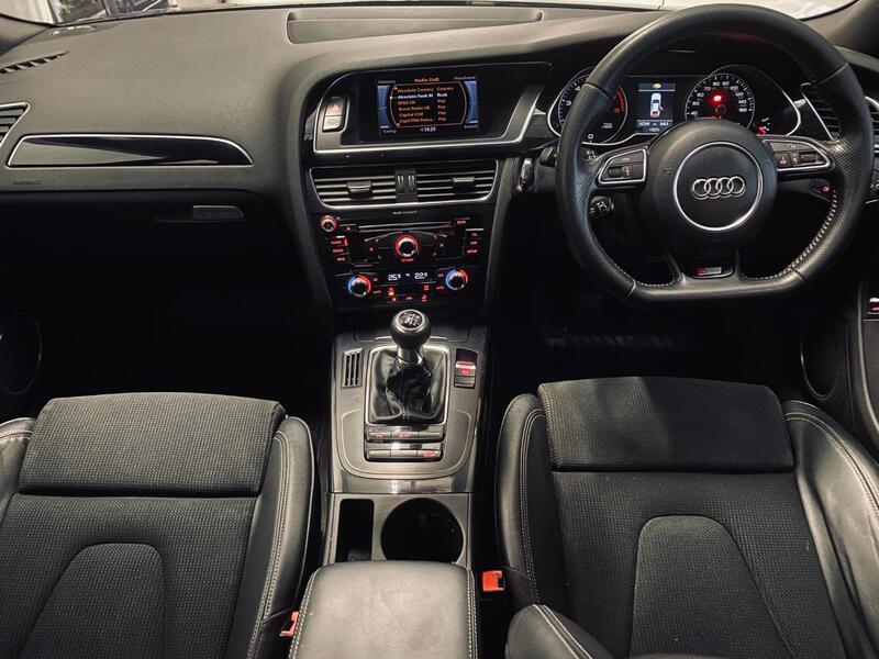 View AUDI A4 1.8 TFSI Black Edition 