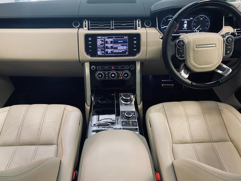 View LAND ROVER RANGE ROVER 4.4 SD V8 Vogue