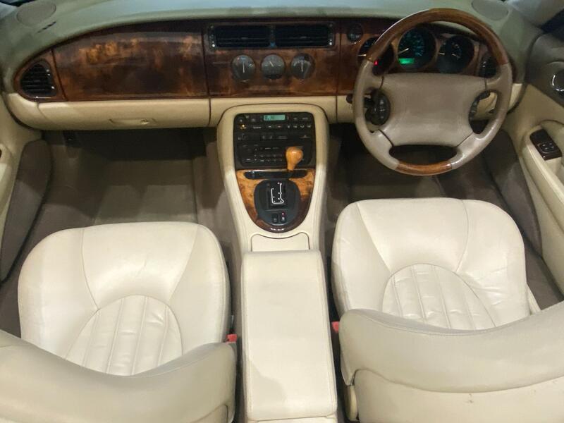 View JAGUAR XK8 4.0 CONVERTIBLE