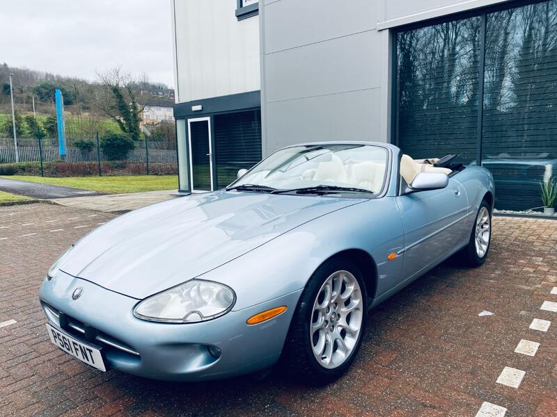 View JAGUAR XK8 4.0 CONVERTIBLE