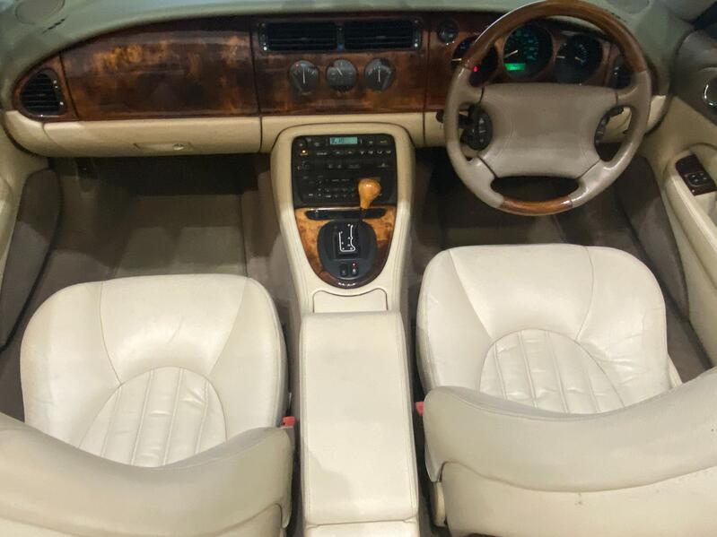 JAGUAR XK8
