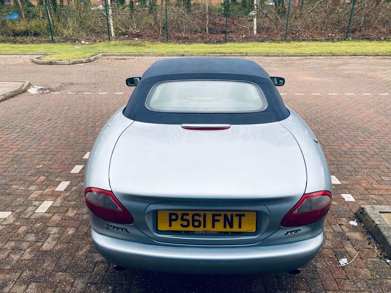 JAGUAR XK8