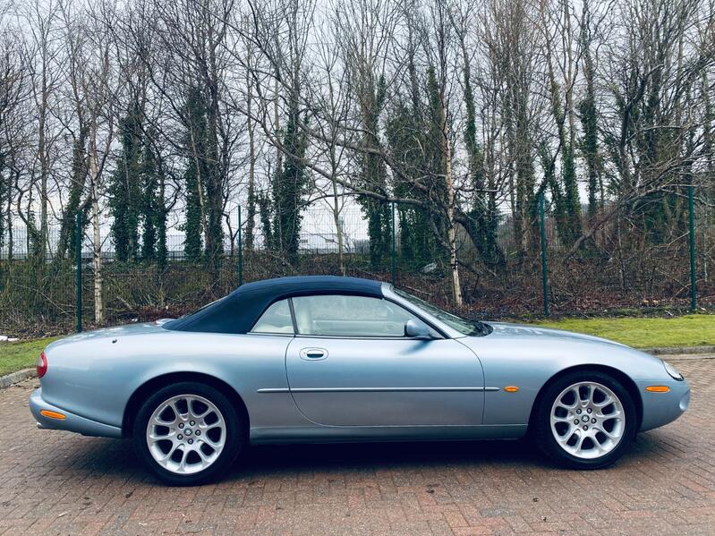 JAGUAR XK8