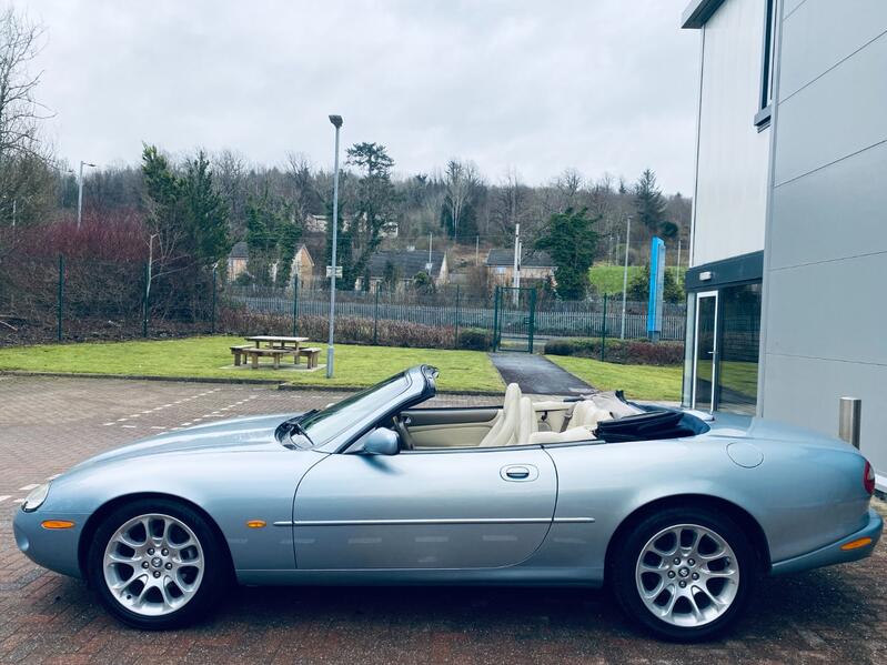 JAGUAR XK8