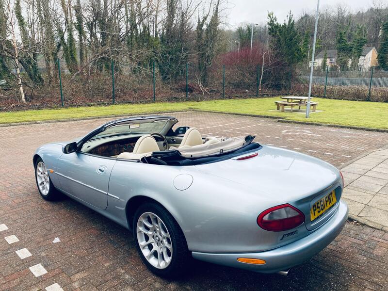 JAGUAR XK8