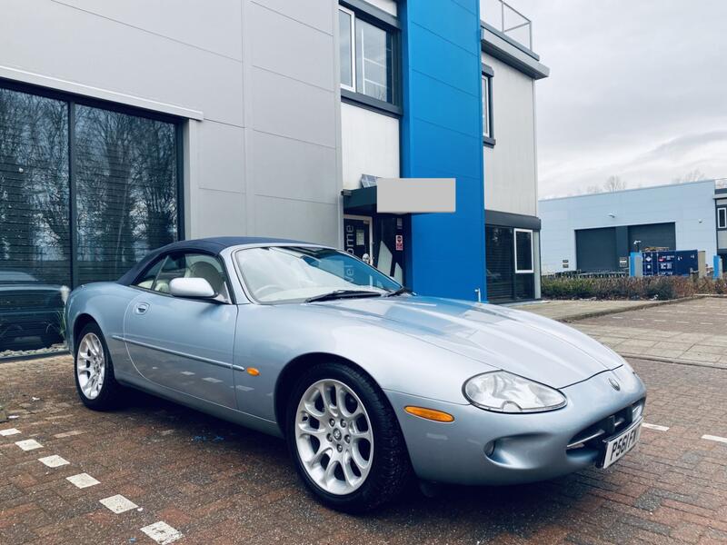 JAGUAR XK8