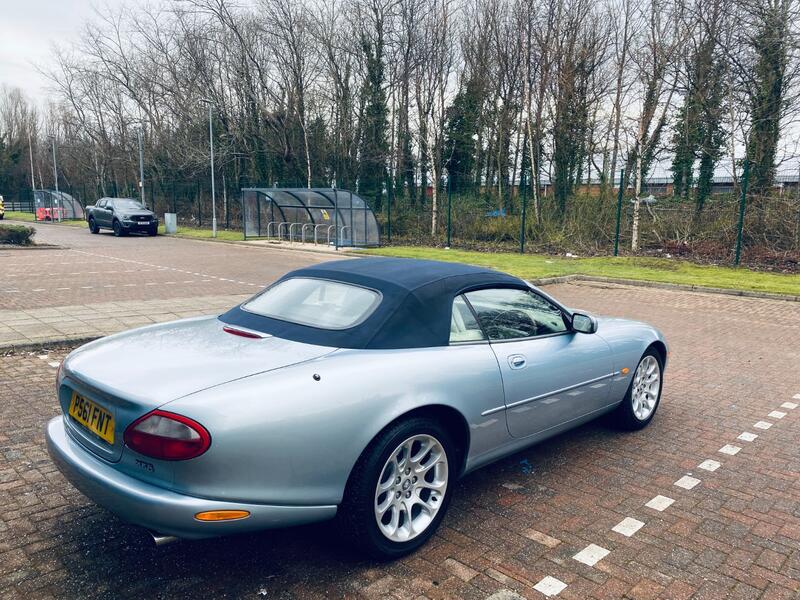 JAGUAR XK8