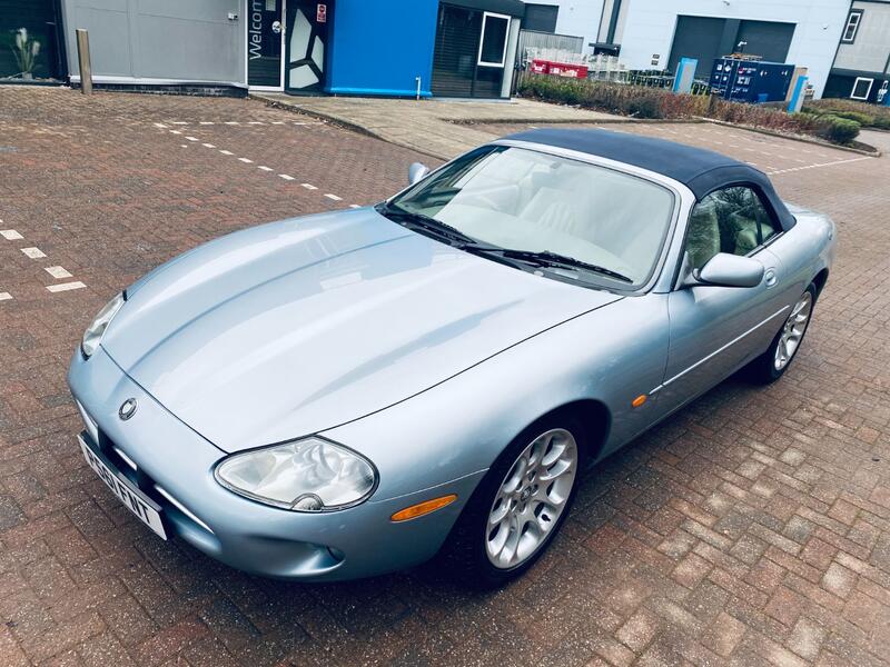 JAGUAR XK8