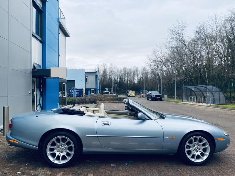 JAGUAR XK8