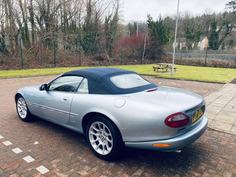 JAGUAR XK8