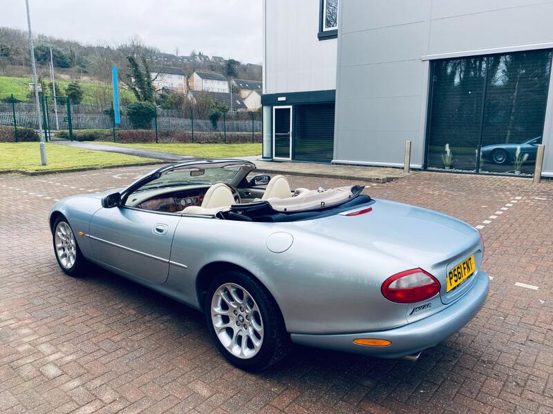 JAGUAR XK8