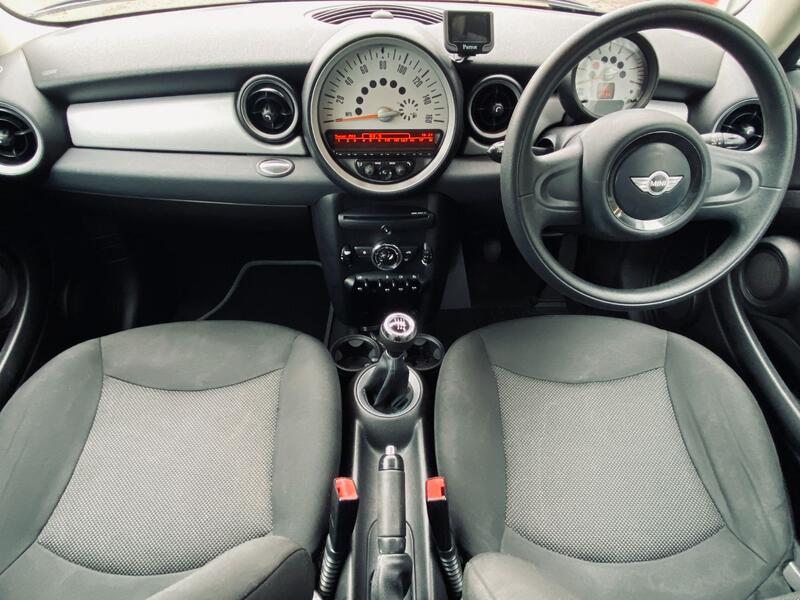 View MINI HATCH 1.6 Cooper Hatch