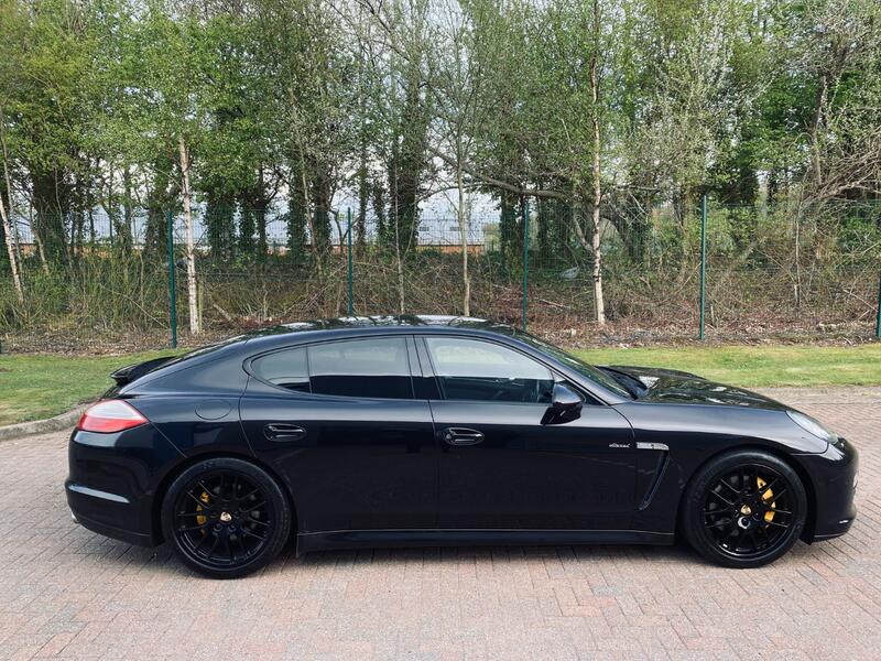 PORSCHE PANAMERA