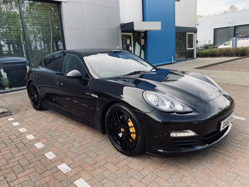 PORSCHE PANAMERA