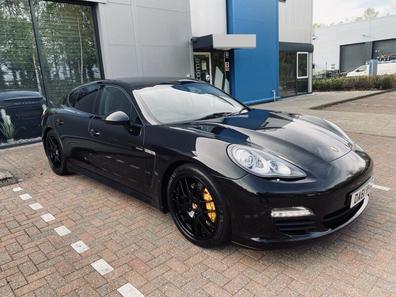 PORSCHE PANAMERA