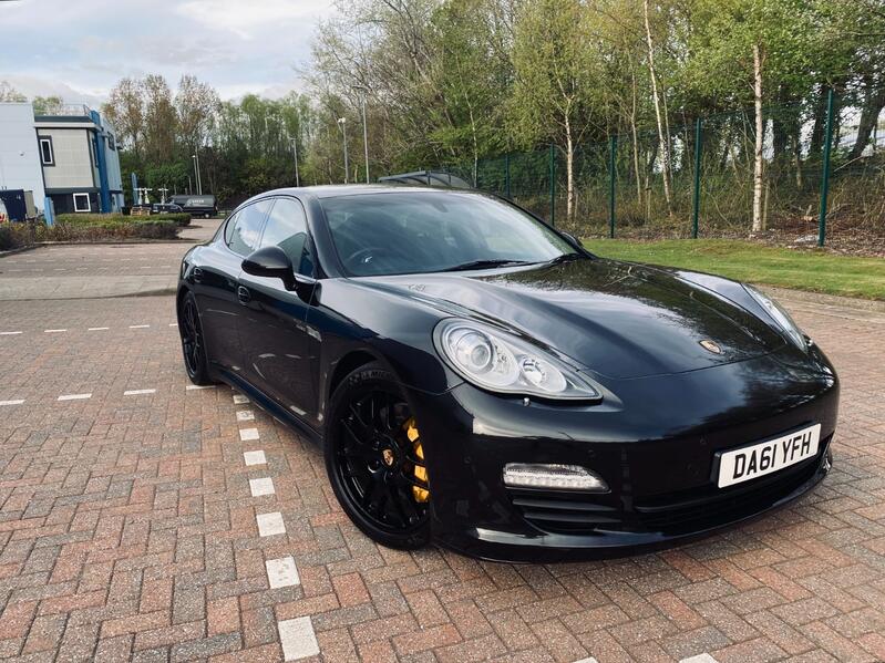 PORSCHE PANAMERA
