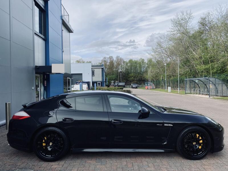 PORSCHE PANAMERA