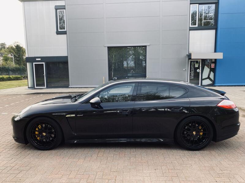 PORSCHE PANAMERA