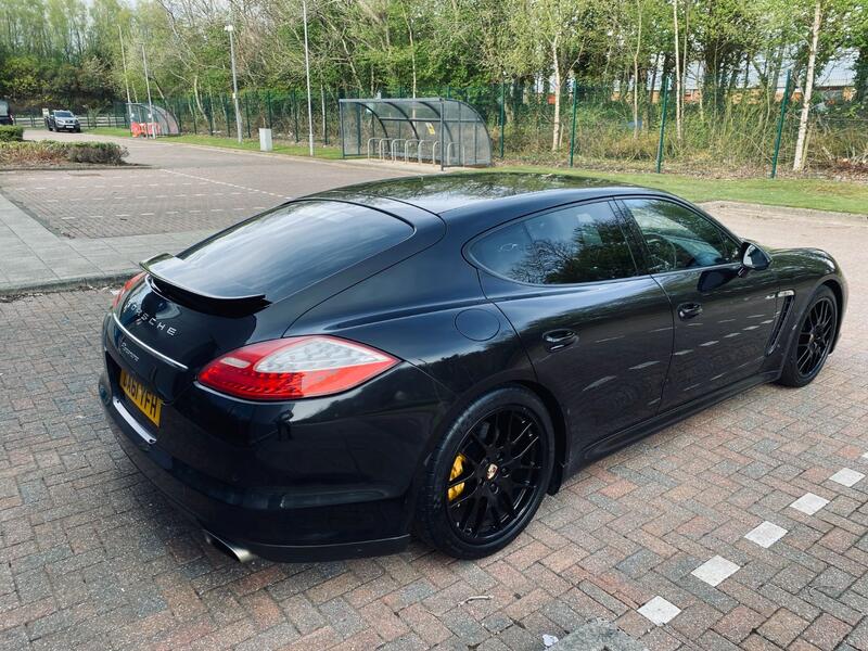 PORSCHE PANAMERA