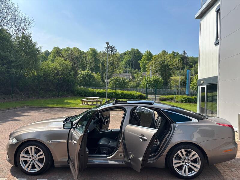 JAGUAR XJ