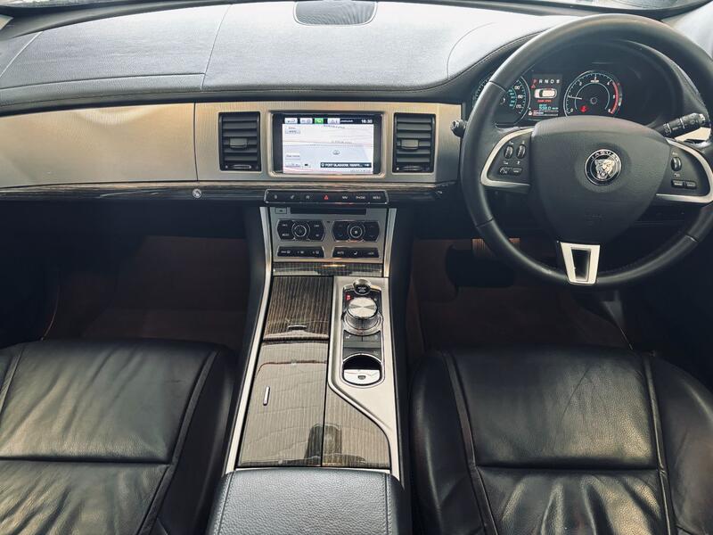 JAGUAR XF