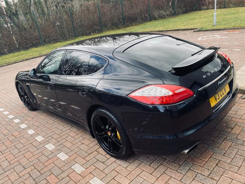 PORSCHE PANAMERA