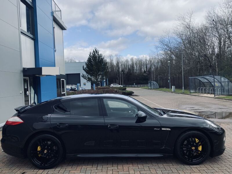 PORSCHE PANAMERA