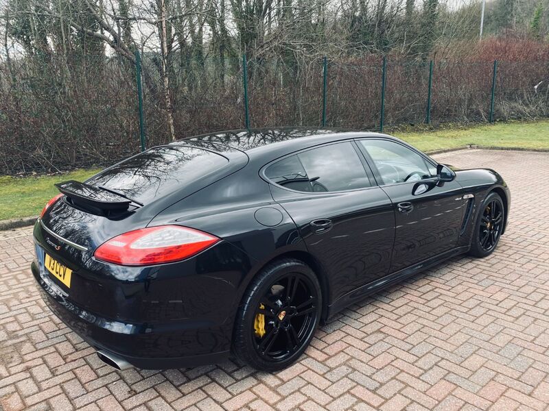 PORSCHE PANAMERA