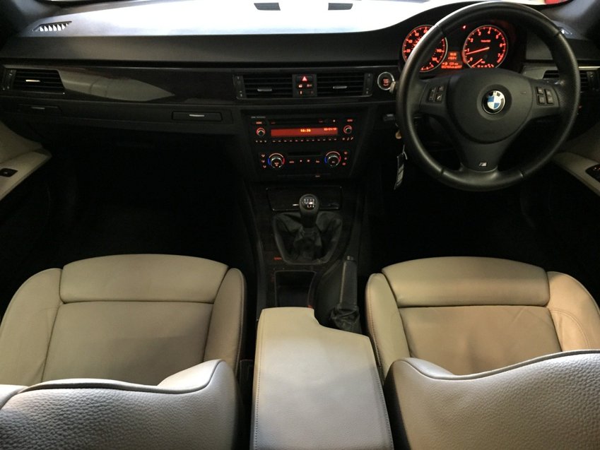 View BMW 3 SERIES 318i 318 M Sport