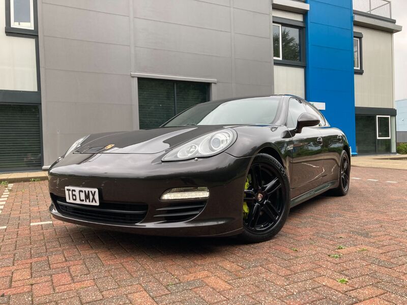 PORSCHE PANAMERA