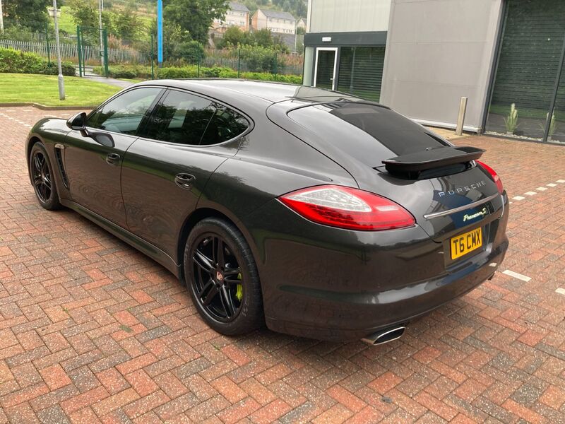 PORSCHE PANAMERA