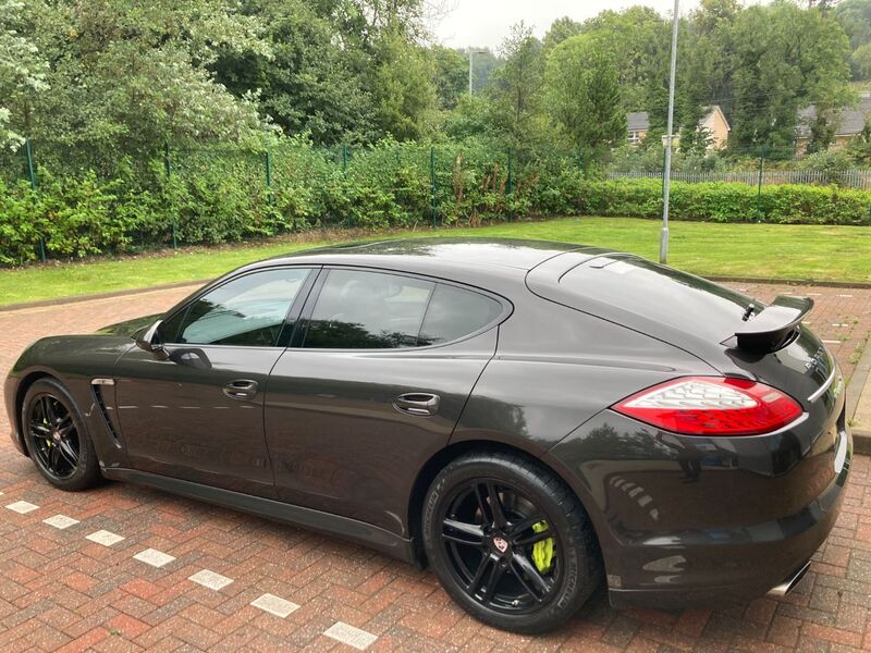 PORSCHE PANAMERA