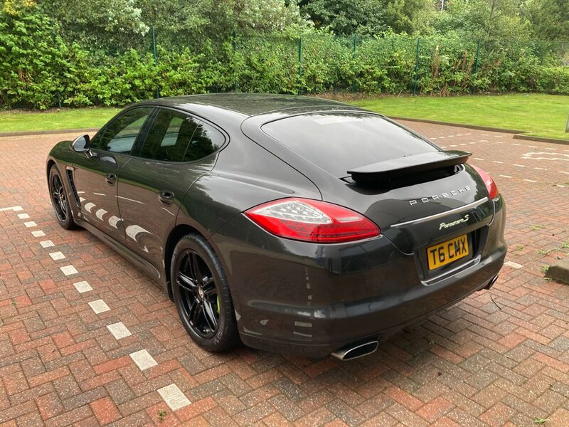 PORSCHE PANAMERA