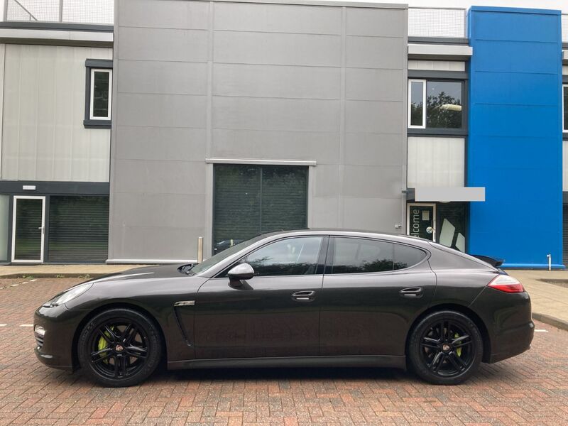 PORSCHE PANAMERA