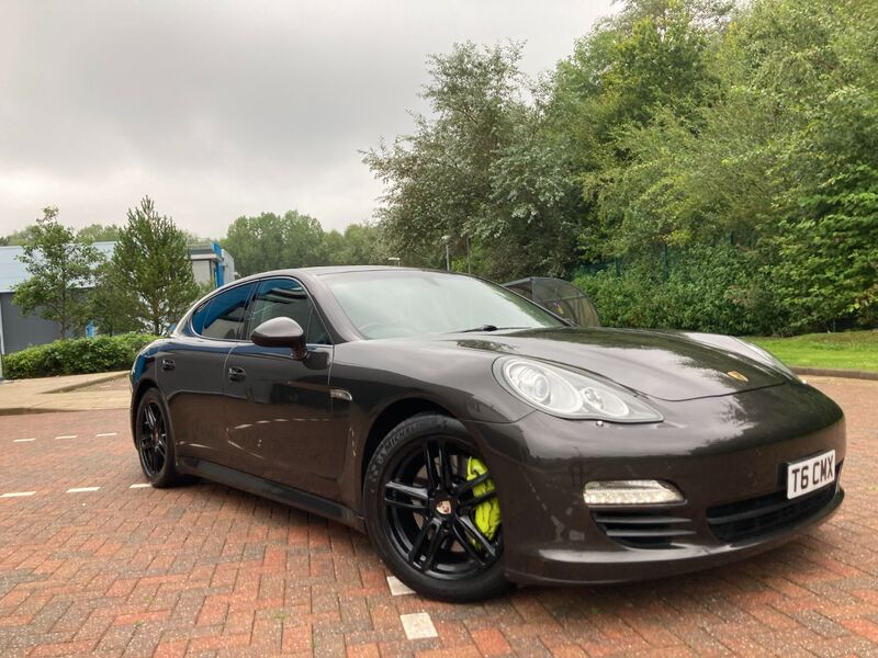 PORSCHE PANAMERA