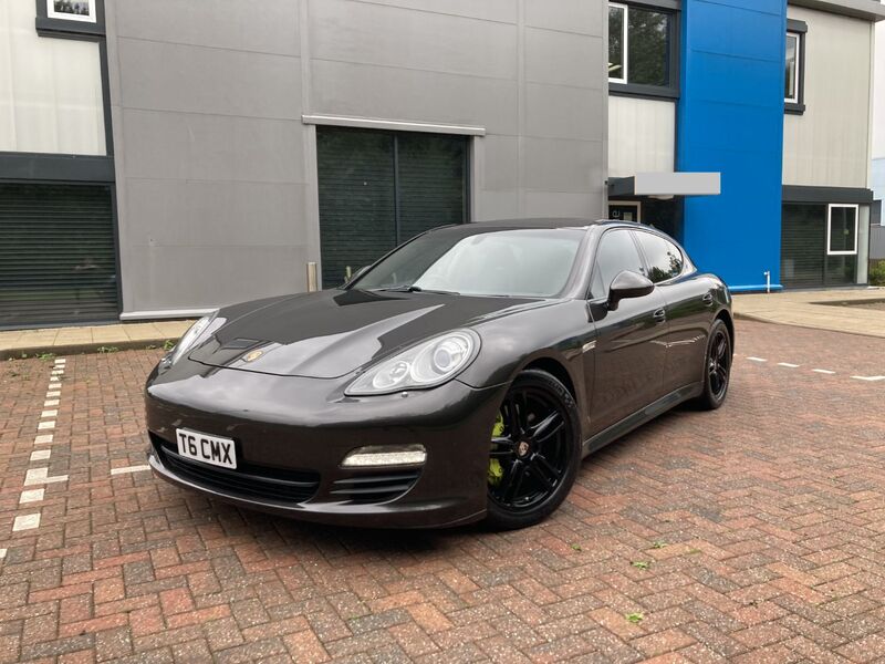 PORSCHE PANAMERA