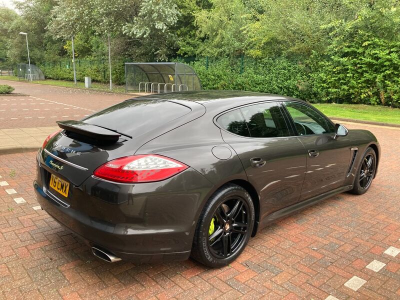 PORSCHE PANAMERA