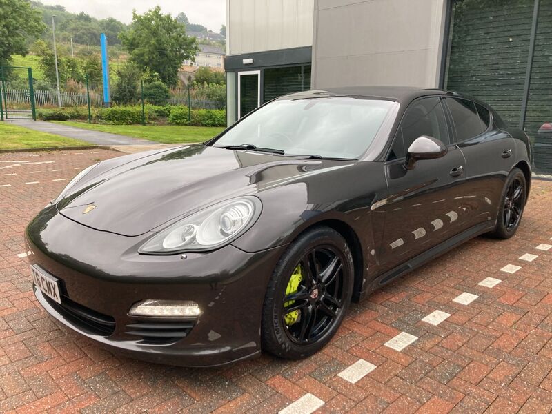 PORSCHE PANAMERA