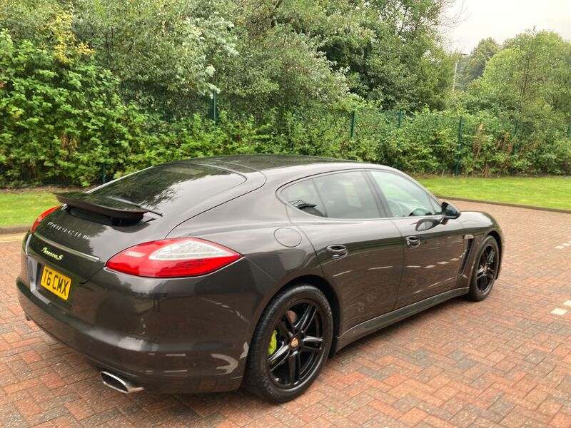 PORSCHE PANAMERA