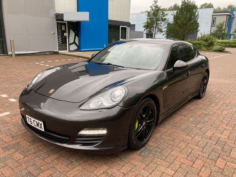 PORSCHE PANAMERA