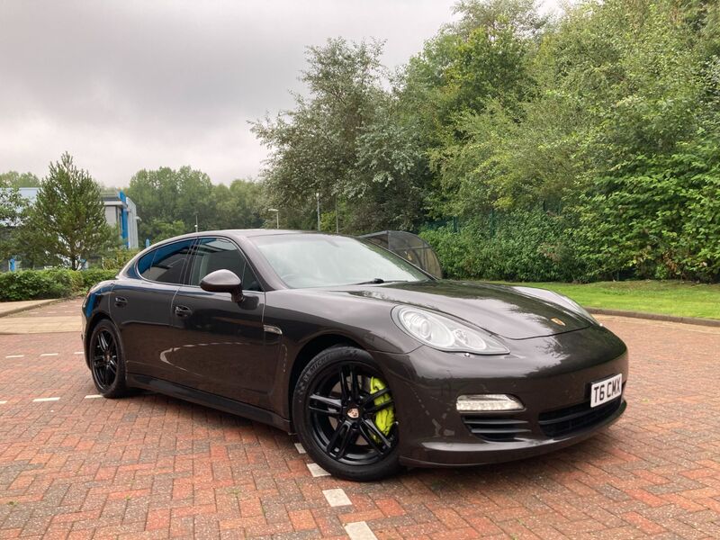 PORSCHE PANAMERA