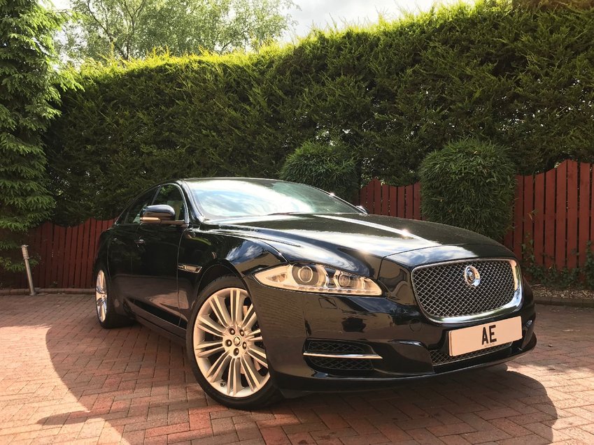 View JAGUAR XJ 3.0D V6 275 SWB Auto Start-Stop Portfolio