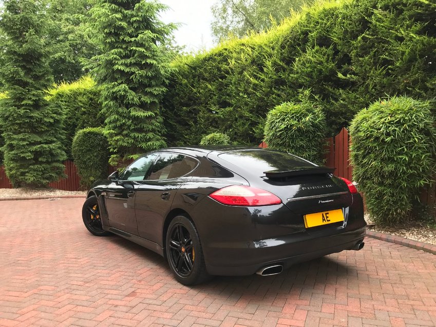 PORSCHE PANAMERA