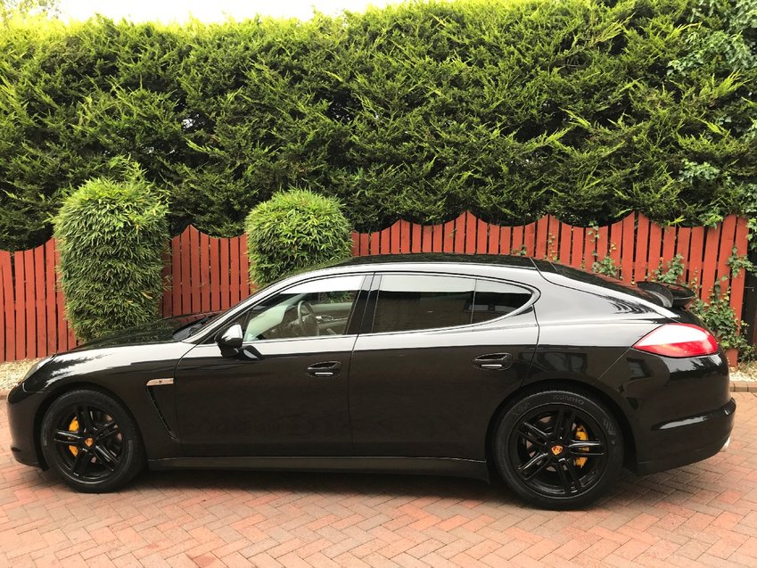 PORSCHE PANAMERA