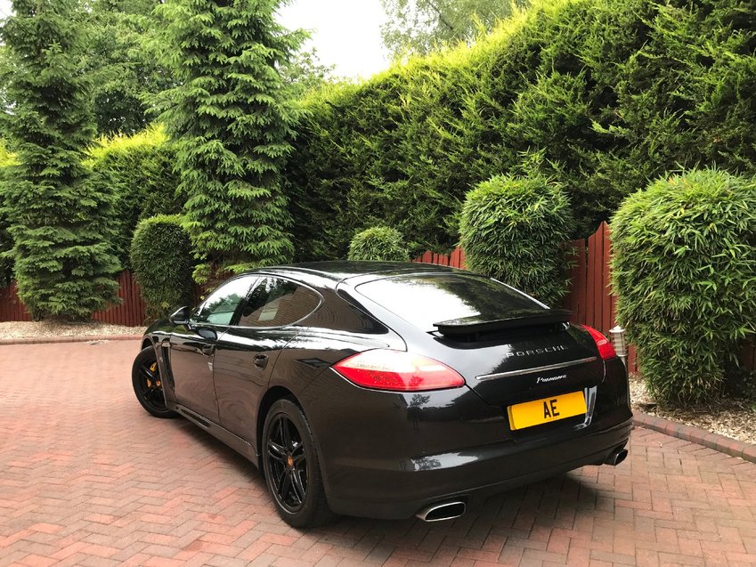 PORSCHE PANAMERA