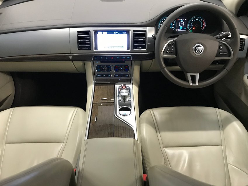 View JAGUAR XF 3.0D V6  Auto Premium Luxury