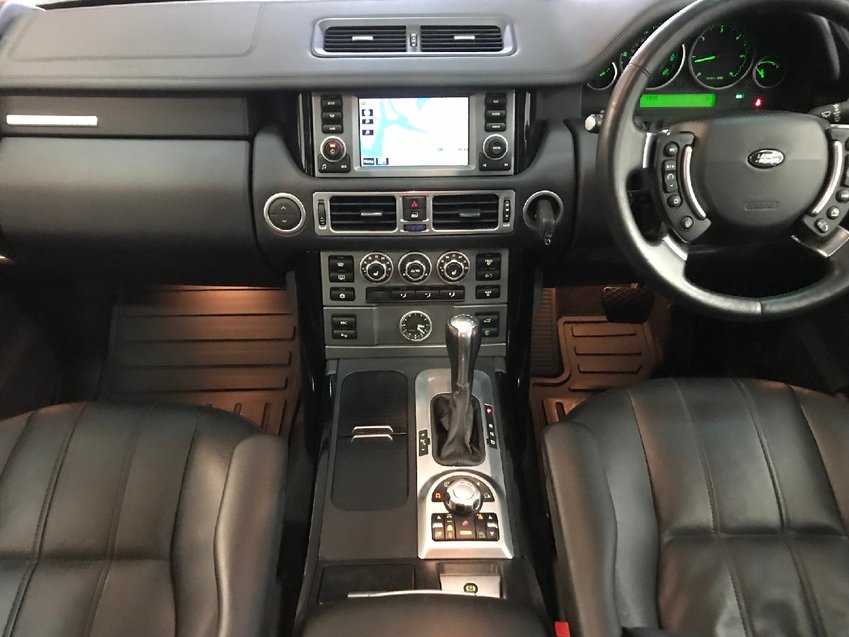 View LAND ROVER RANGE ROVER TDv8 272 Auto Vogue